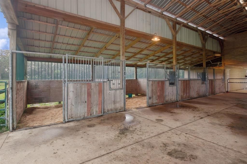 For Sale: $1,600,000 (7 beds, 5 baths, 3890 Square Feet)