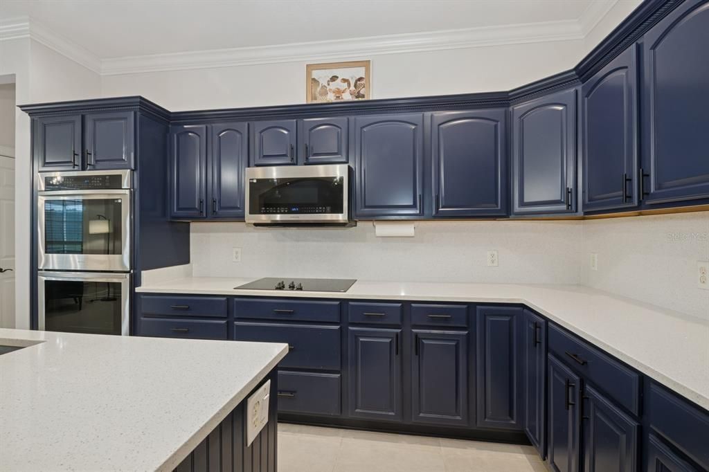 For Sale: $1,600,000 (7 beds, 5 baths, 3890 Square Feet)