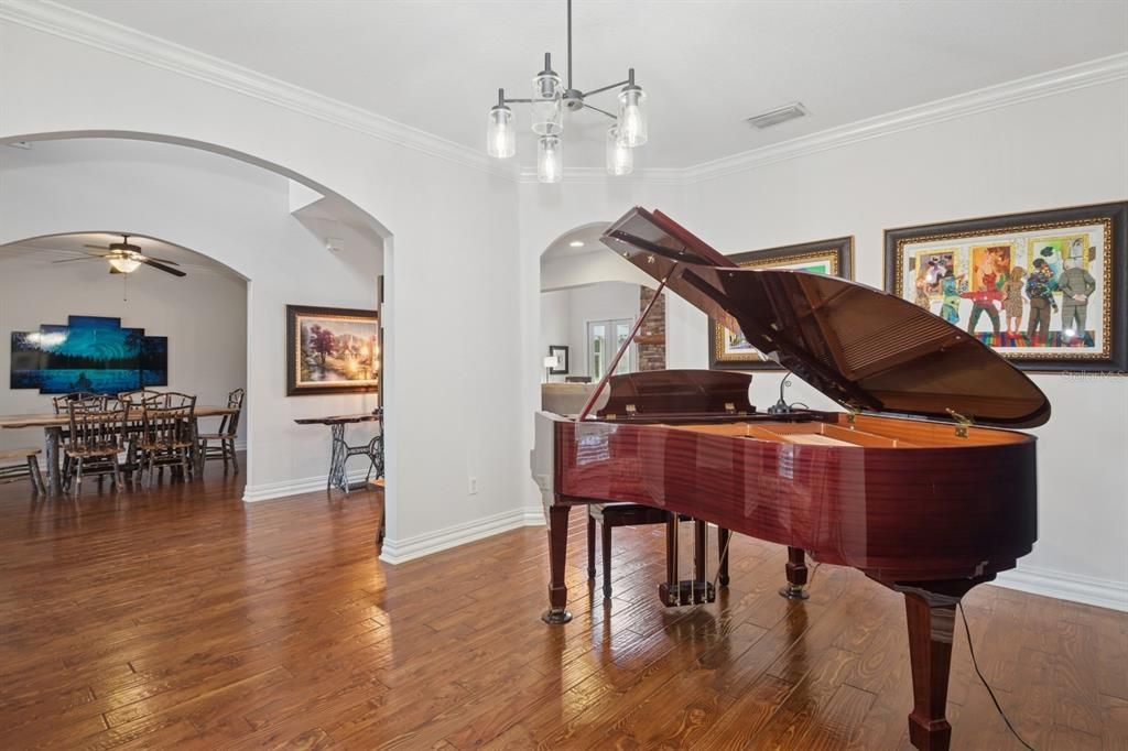 For Sale: $1,600,000 (7 beds, 5 baths, 3890 Square Feet)