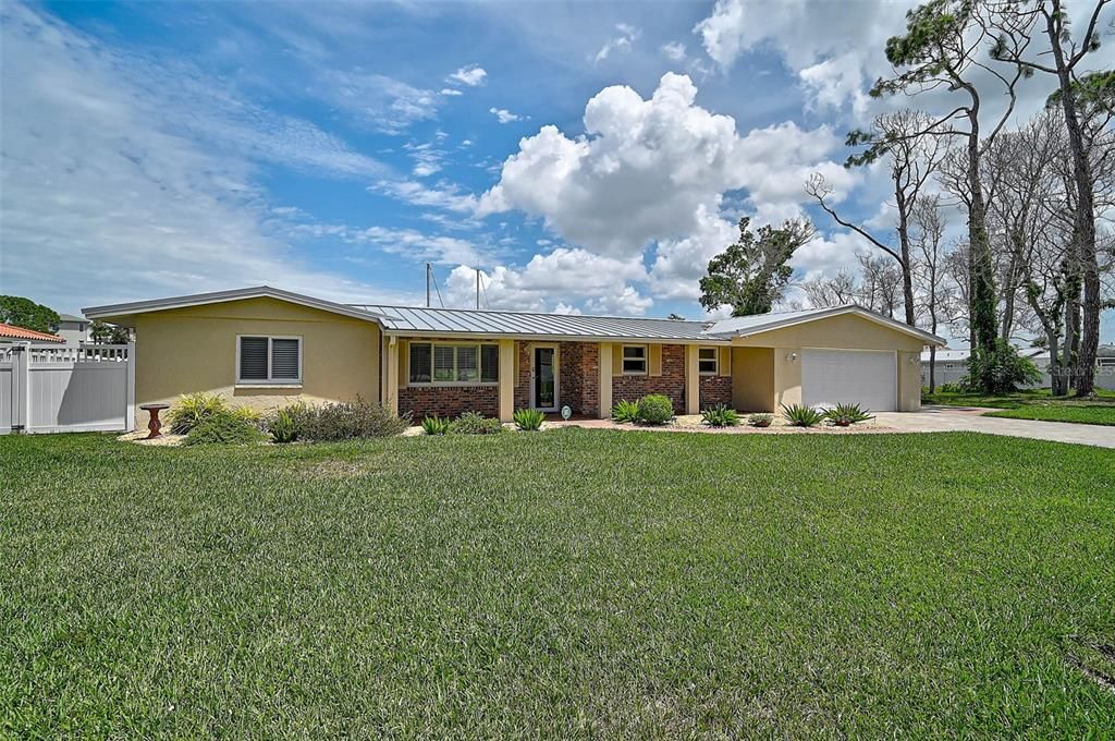 Recently Sold: $975,000 (3 beds, 2 baths, 2003 Square Feet)