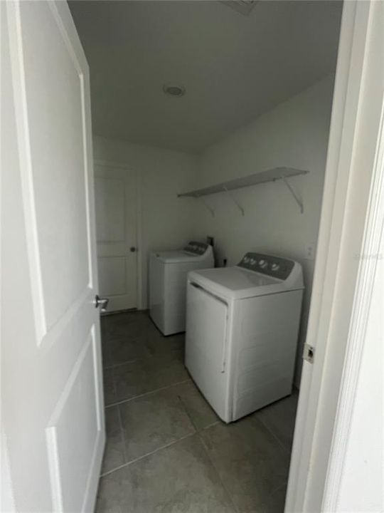 合同活跃: $1,950 (3 贝兹, 2 浴室, 1555 平方英尺)