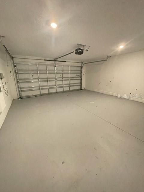 合同活跃: $1,950 (3 贝兹, 2 浴室, 1555 平方英尺)