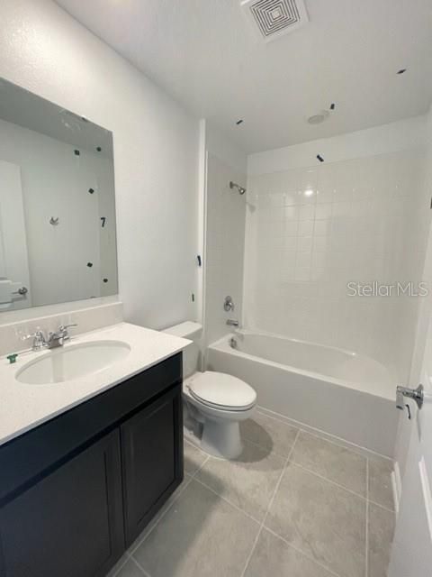 合同活跃: $1,950 (3 贝兹, 2 浴室, 1555 平方英尺)