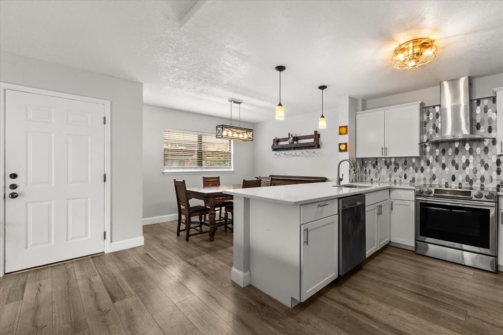 待售: $355,000 (2 贝兹, 2 浴室, 1140 平方英尺)