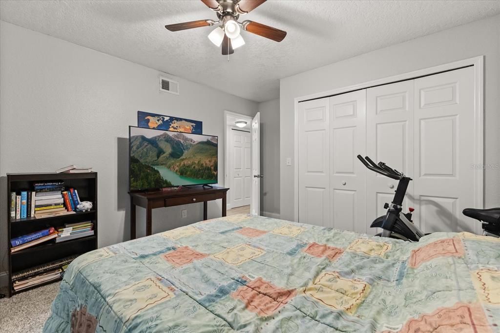 待售: $355,000 (2 贝兹, 2 浴室, 1140 平方英尺)