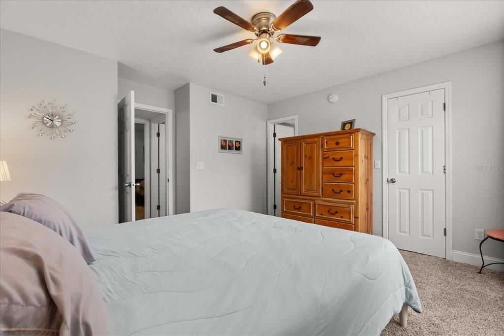 待售: $355,000 (2 贝兹, 2 浴室, 1140 平方英尺)