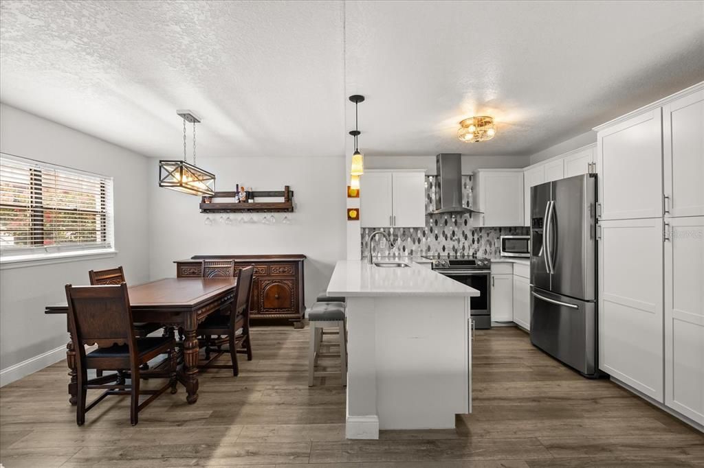 待售: $355,000 (2 贝兹, 2 浴室, 1140 平方英尺)