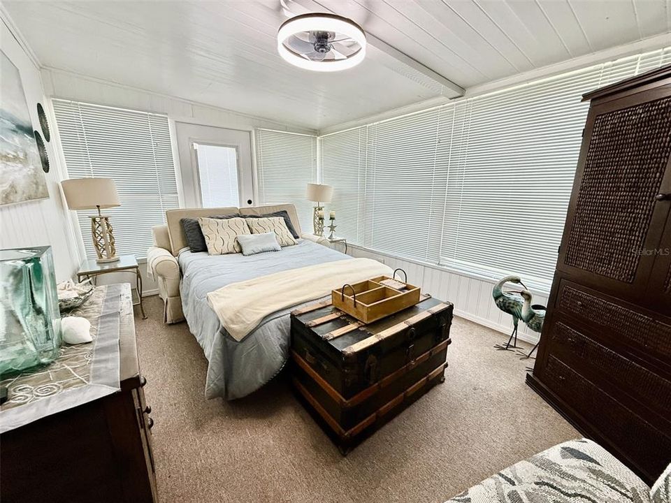 Active With Contract: $95,000 (1 beds, 1 baths, 774 Square Feet)