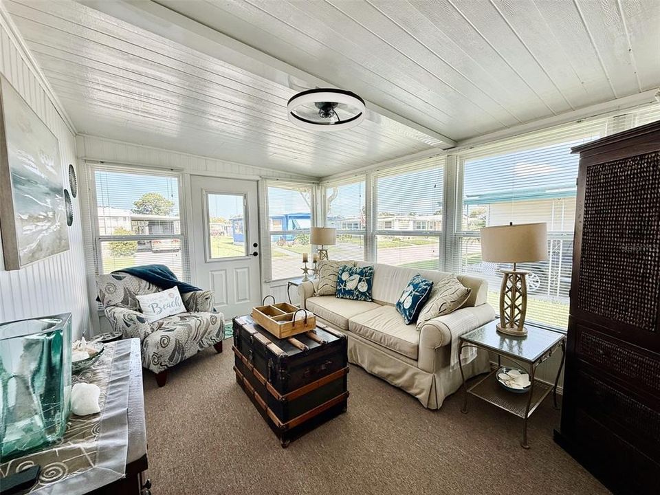 Active With Contract: $95,000 (1 beds, 1 baths, 774 Square Feet)