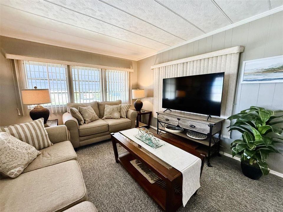 Active With Contract: $95,000 (1 beds, 1 baths, 774 Square Feet)