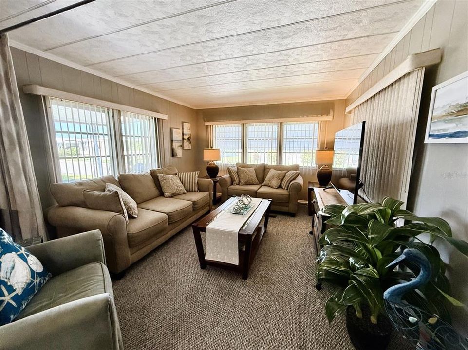 Active With Contract: $95,000 (1 beds, 1 baths, 774 Square Feet)