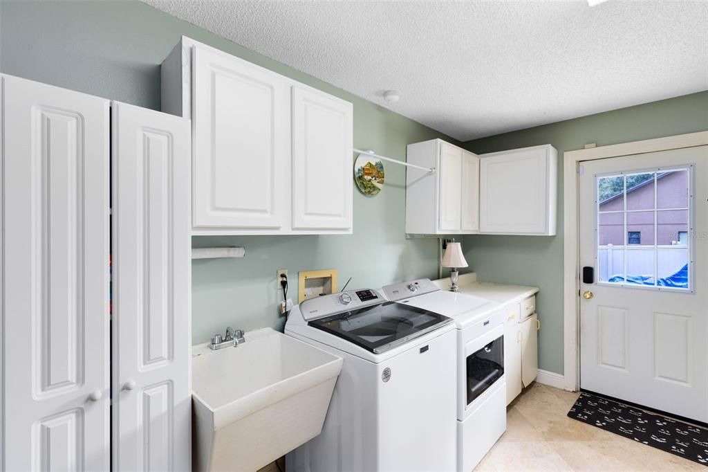 待售: $1,050,000 (4 贝兹, 2 浴室, 4105 平方英尺)