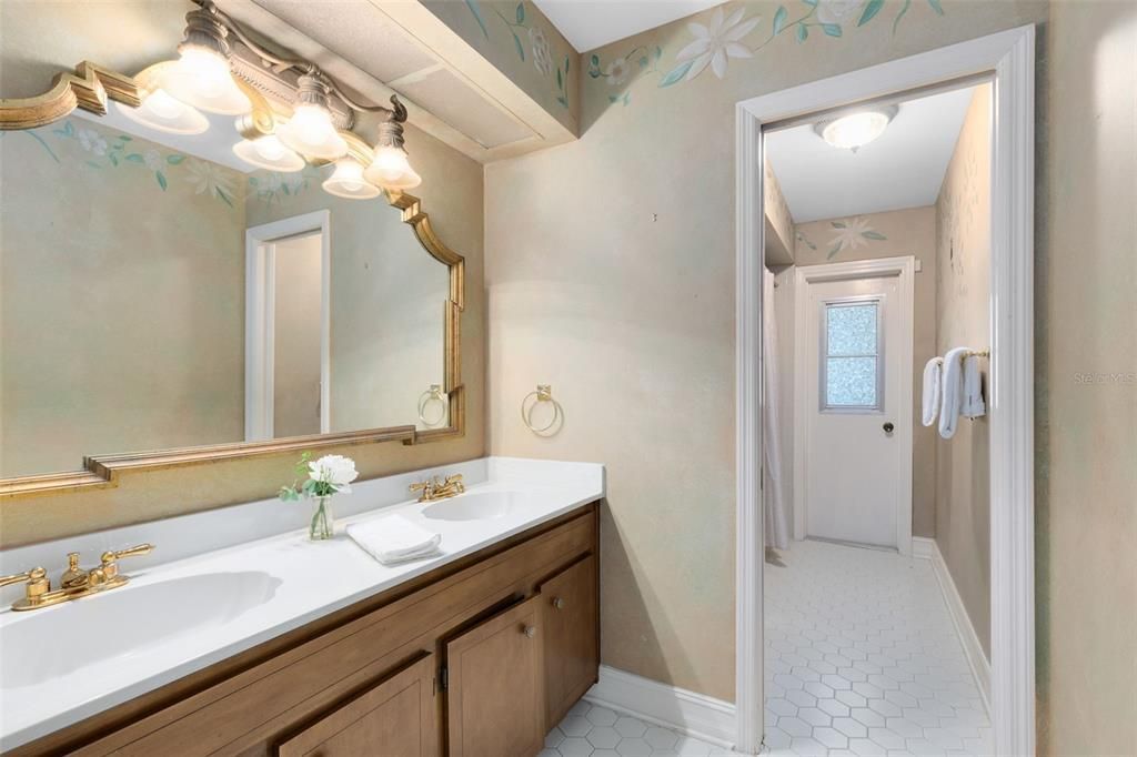 待售: $1,050,000 (4 贝兹, 2 浴室, 4105 平方英尺)