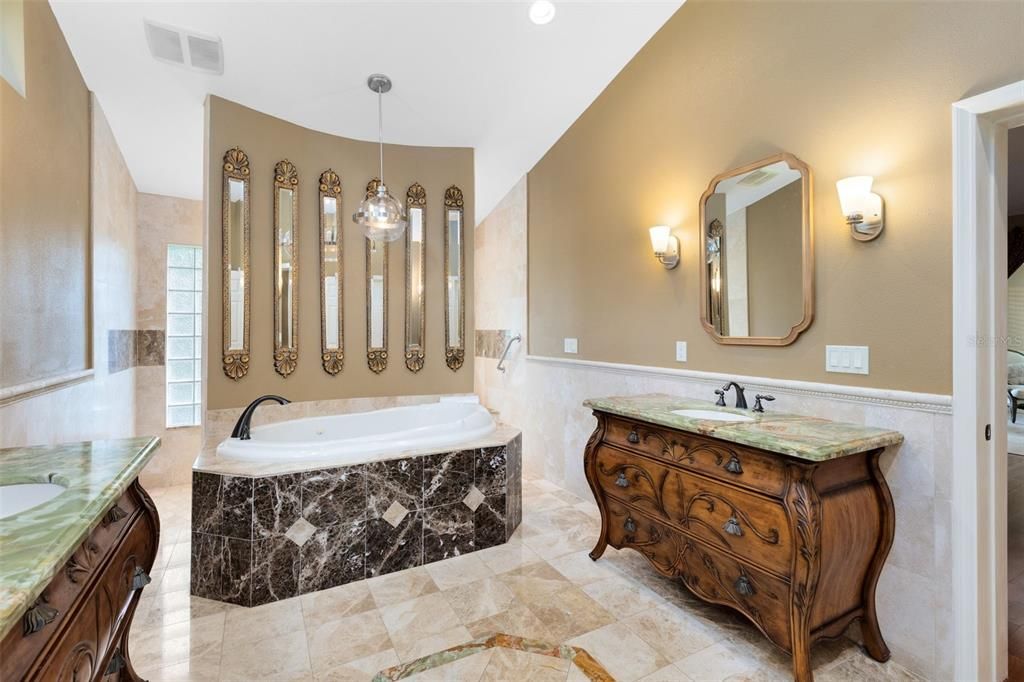 待售: $1,050,000 (4 贝兹, 2 浴室, 4105 平方英尺)