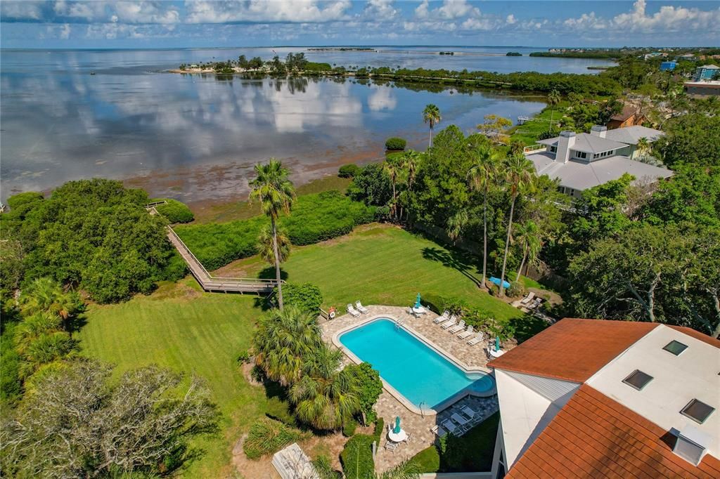 For Sale: $210,000 (2 beds, 2 baths, 1115 Square Feet)