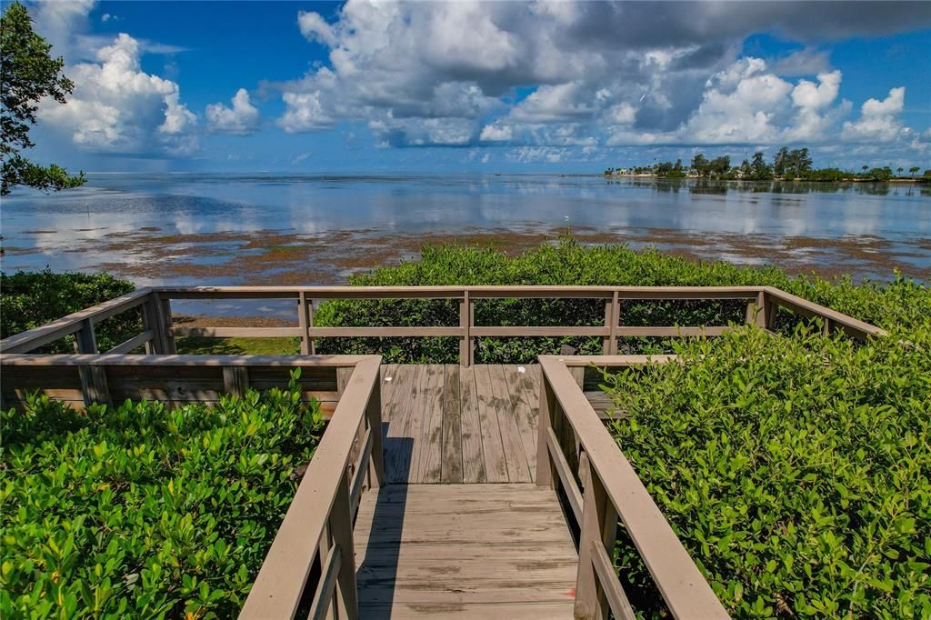 For Sale: $210,000 (2 beds, 2 baths, 1115 Square Feet)