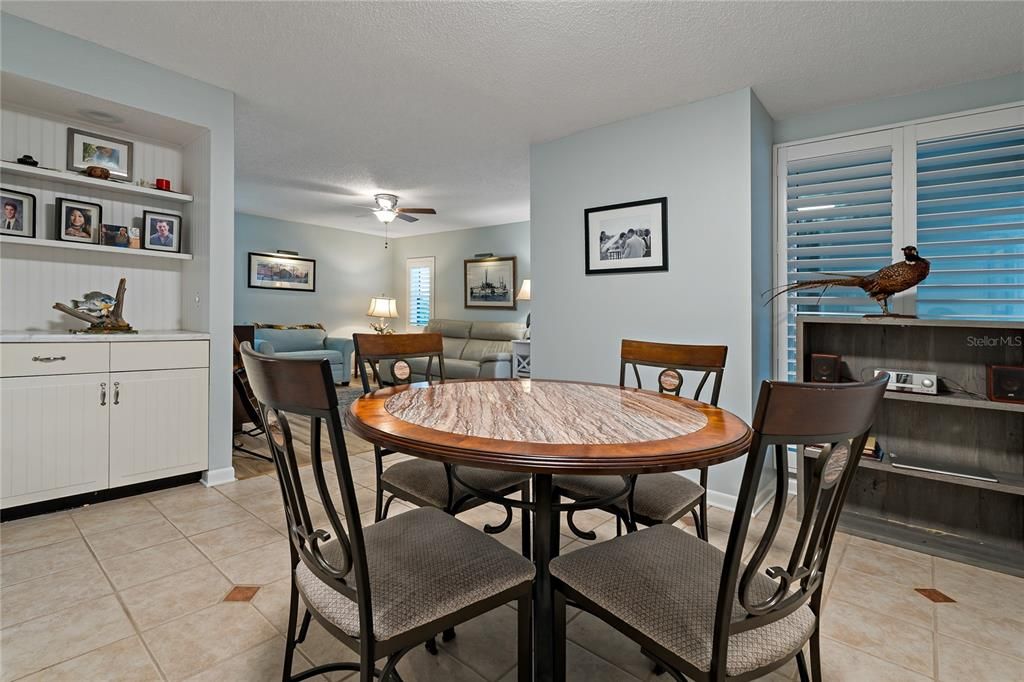 For Sale: $210,000 (2 beds, 2 baths, 1115 Square Feet)