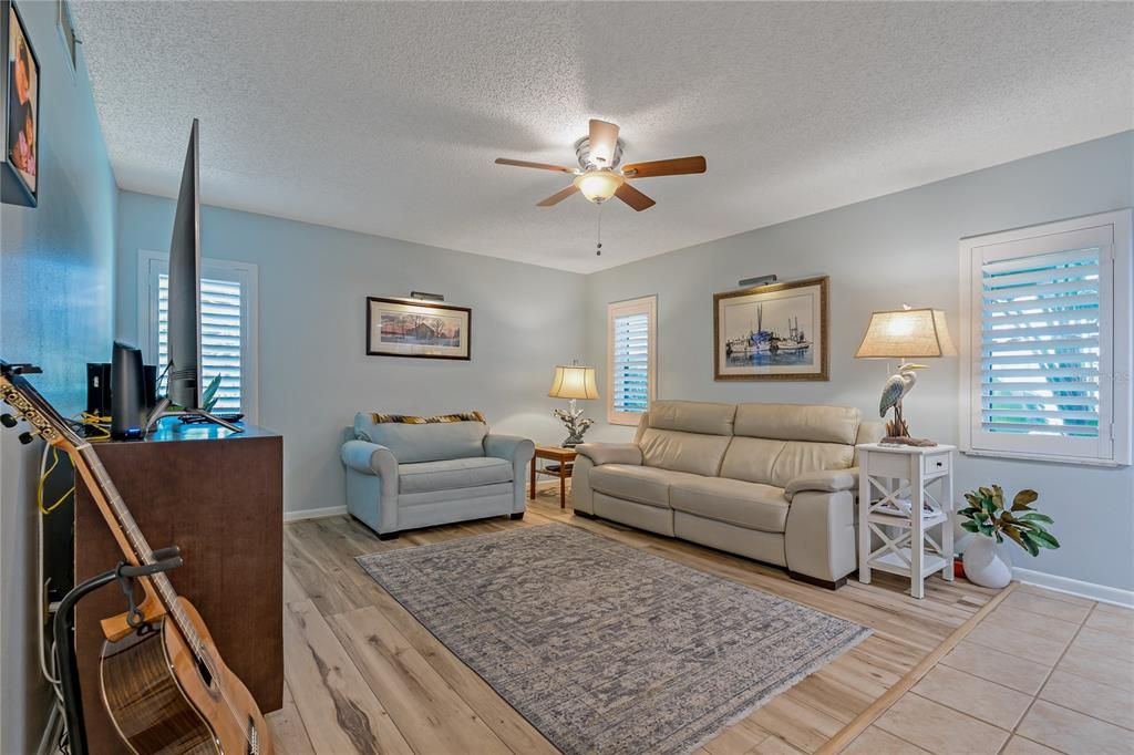 For Sale: $210,000 (2 beds, 2 baths, 1115 Square Feet)