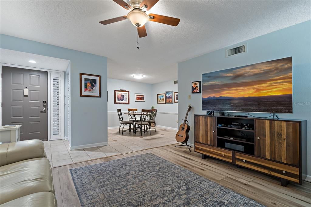 For Sale: $210,000 (2 beds, 2 baths, 1115 Square Feet)