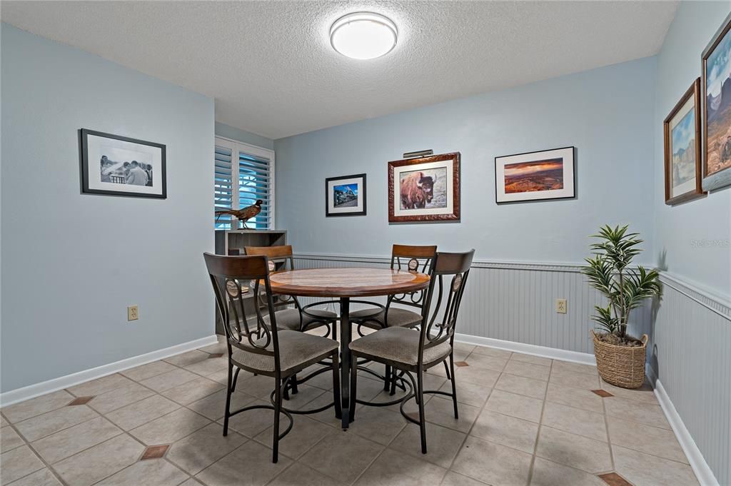 For Sale: $210,000 (2 beds, 2 baths, 1115 Square Feet)