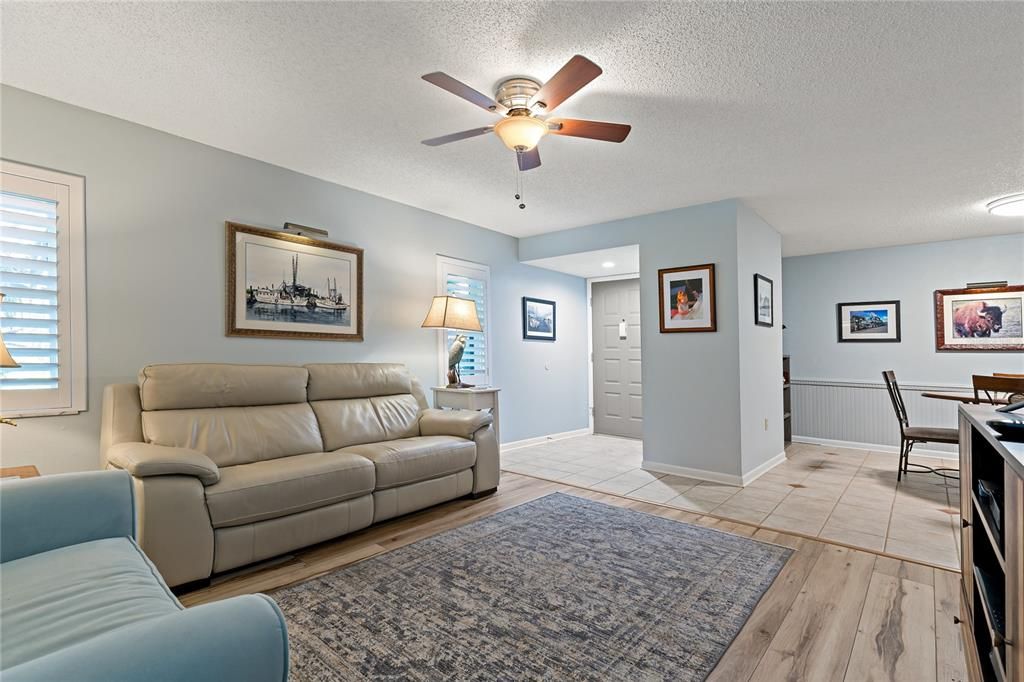 For Sale: $210,000 (2 beds, 2 baths, 1115 Square Feet)