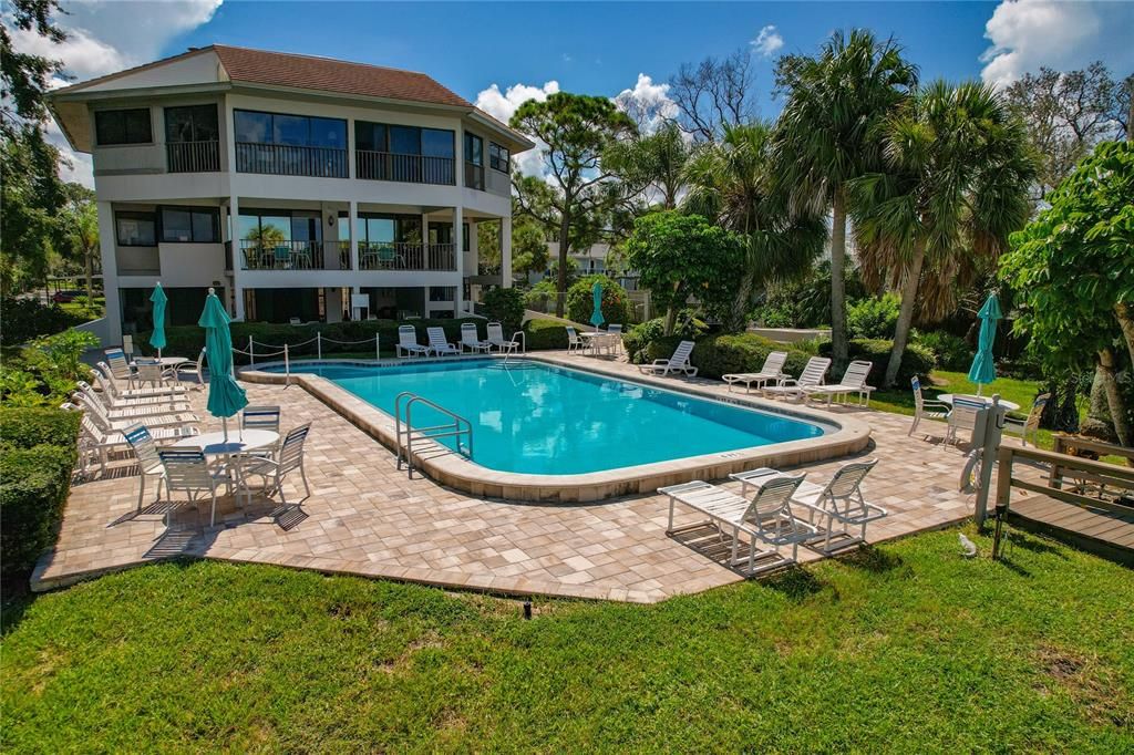 For Sale: $210,000 (2 beds, 2 baths, 1115 Square Feet)