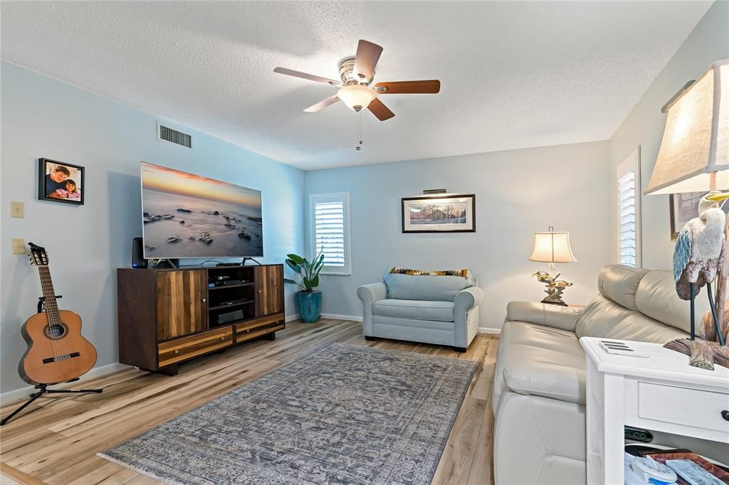 For Sale: $210,000 (2 beds, 2 baths, 1115 Square Feet)