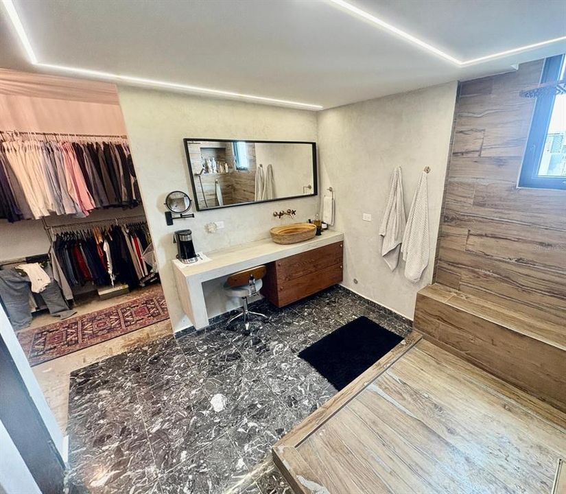 En Renta: $11,000 (5 camas, 4 baños, 4600 Pies cuadrados)