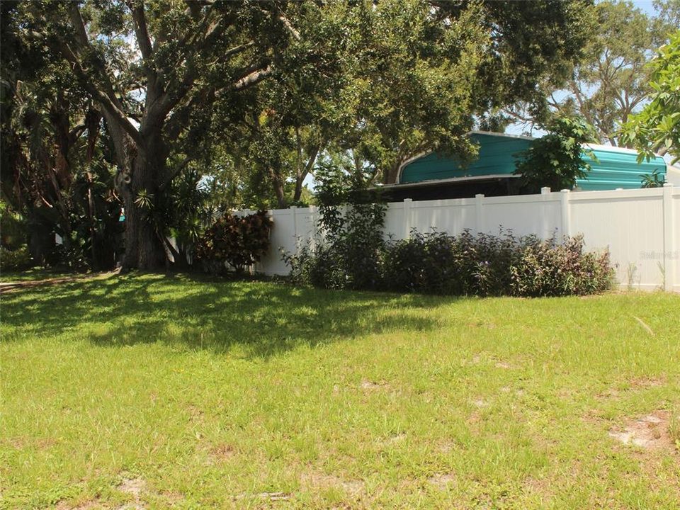 На продажу: $59,900 (2 спален, 2 ванн, 720 Квадратных фут)