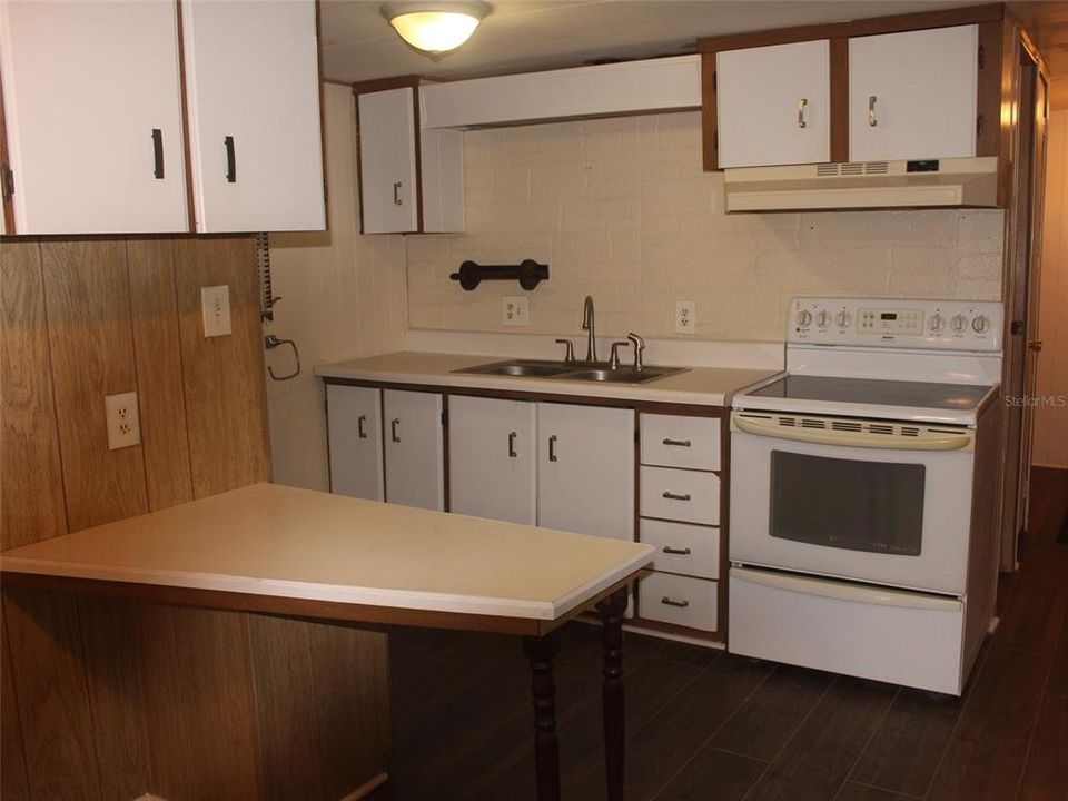 На продажу: $59,900 (2 спален, 2 ванн, 720 Квадратных фут)