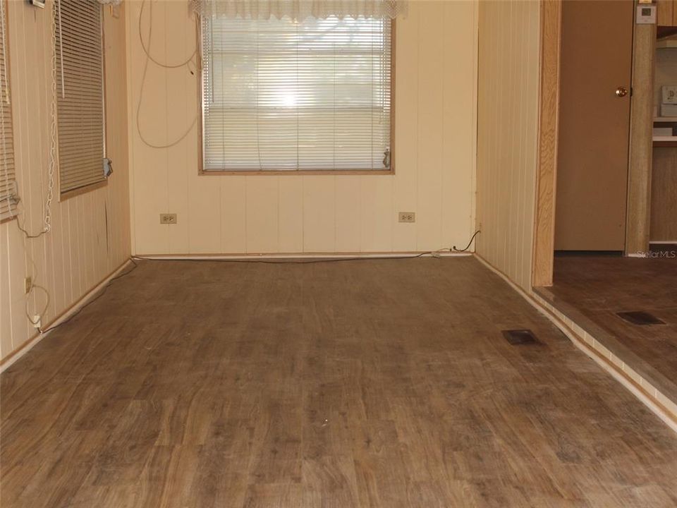 На продажу: $59,900 (2 спален, 2 ванн, 720 Квадратных фут)