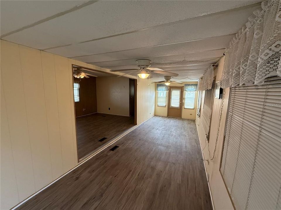 На продажу: $59,900 (2 спален, 2 ванн, 720 Квадратных фут)