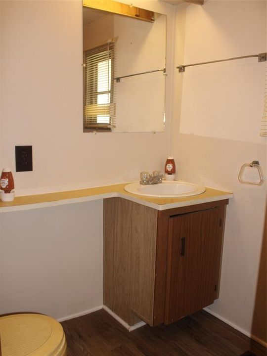 На продажу: $59,900 (2 спален, 2 ванн, 720 Квадратных фут)