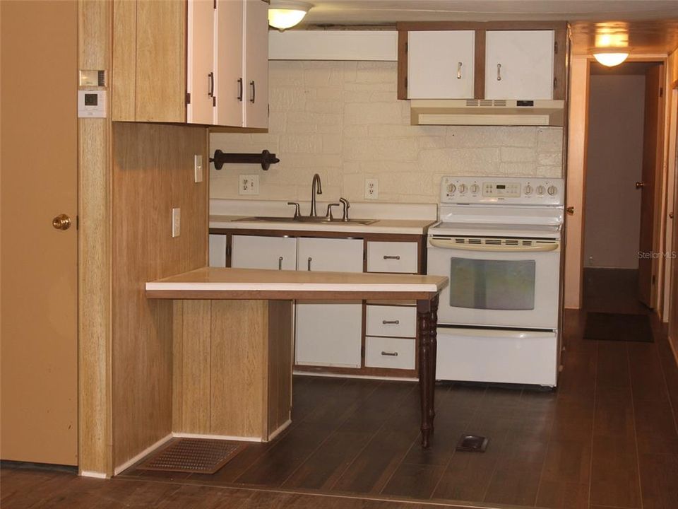 На продажу: $59,900 (2 спален, 2 ванн, 720 Квадратных фут)