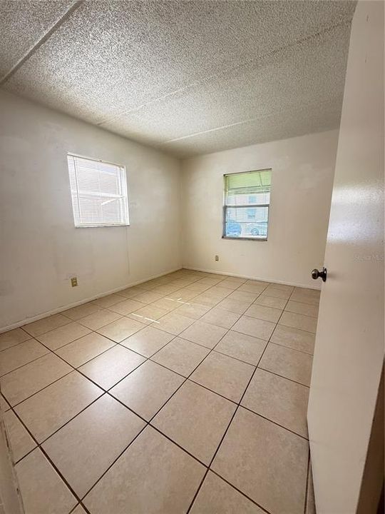 На продажу: $125,000 (2 спален, 1 ванн, 784 Квадратных фут)