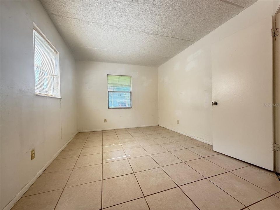 На продажу: $125,000 (2 спален, 1 ванн, 784 Квадратных фут)