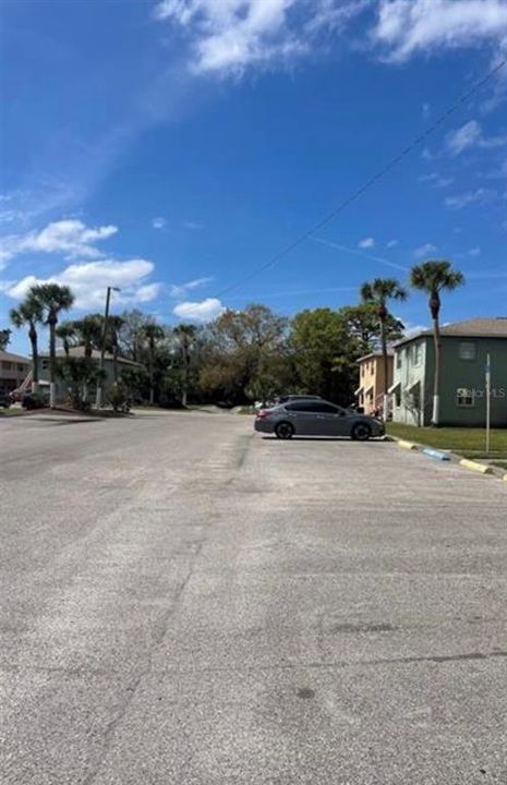 На продажу: $125,000 (2 спален, 1 ванн, 784 Квадратных фут)