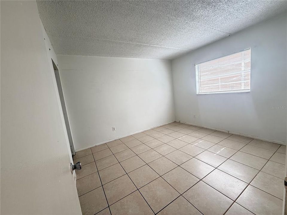 На продажу: $125,000 (2 спален, 1 ванн, 784 Квадратных фут)