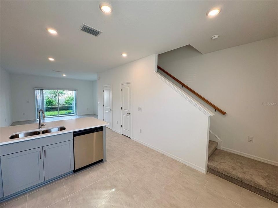 For Rent: $1,895 (2 beds, 2 baths, 1200 Square Feet)