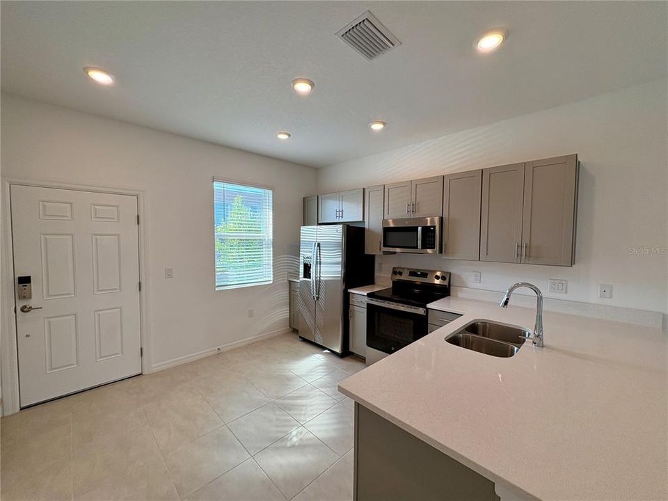 For Rent: $1,895 (2 beds, 2 baths, 1200 Square Feet)