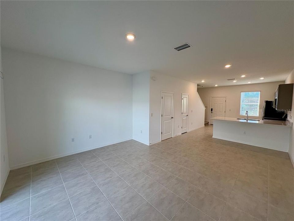 For Rent: $1,895 (2 beds, 2 baths, 1200 Square Feet)