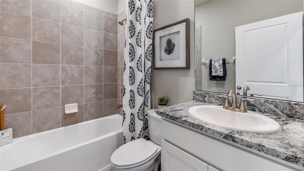 合同活跃: $353,990 (4 贝兹, 2 浴室, 2045 平方英尺)