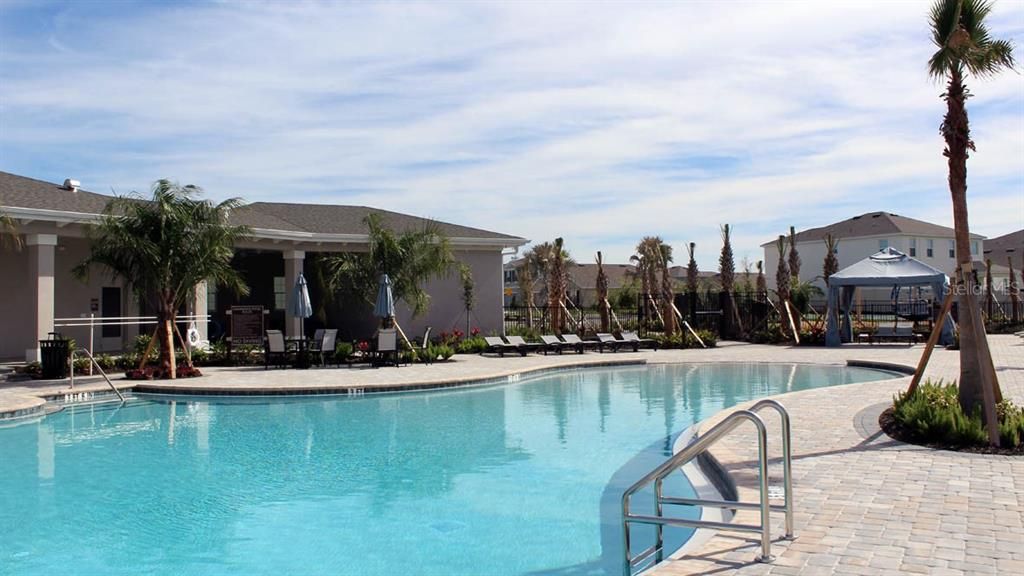 合同活跃: $353,990 (4 贝兹, 2 浴室, 2045 平方英尺)