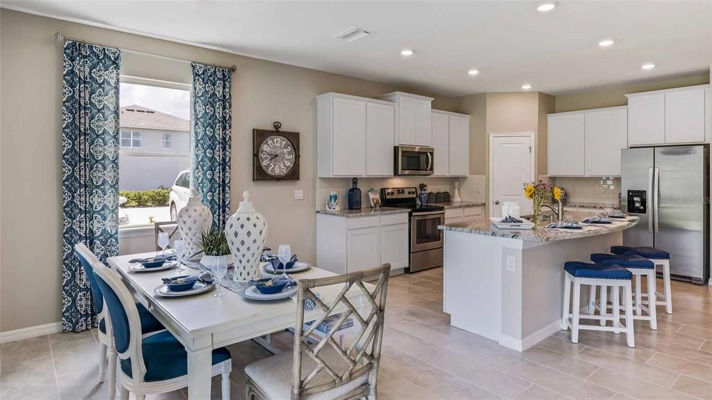 合同活跃: $353,990 (4 贝兹, 2 浴室, 2045 平方英尺)