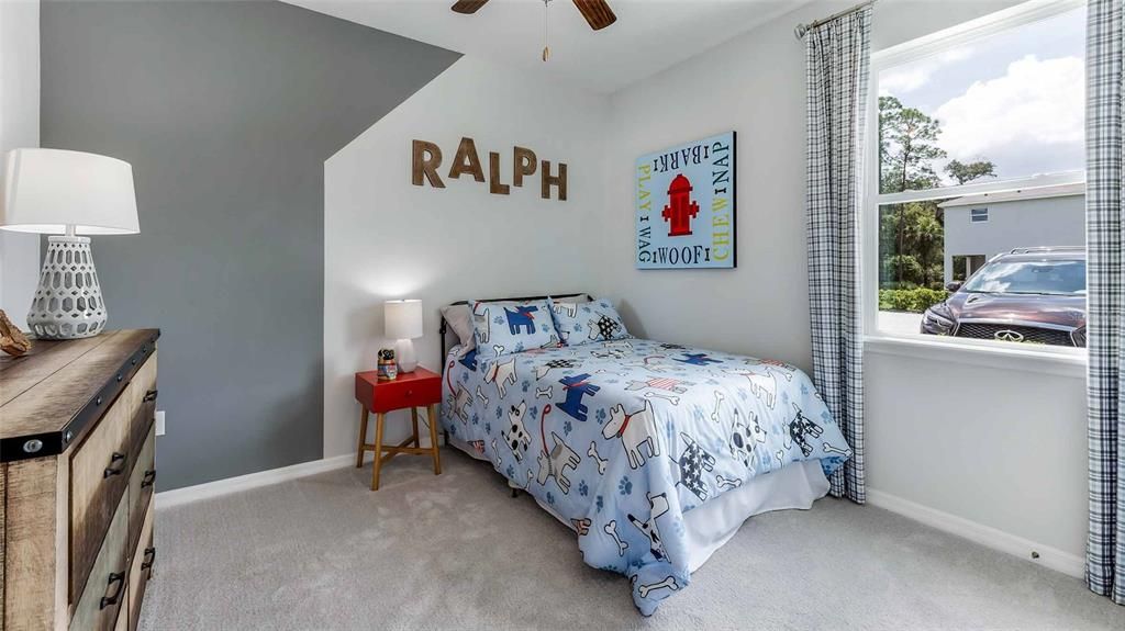 合同活跃: $353,990 (4 贝兹, 2 浴室, 2045 平方英尺)