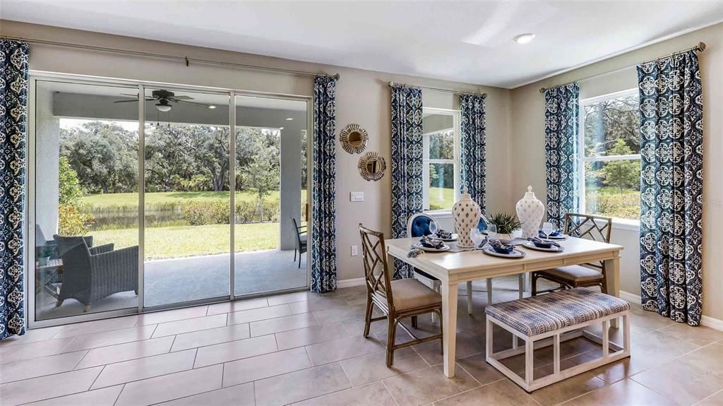 合同活跃: $353,990 (4 贝兹, 2 浴室, 2045 平方英尺)