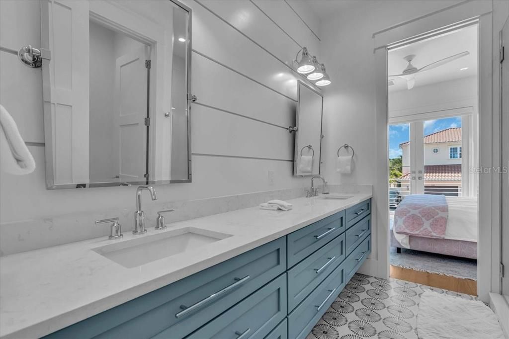 На продажу: $6,375,000 (5 спален, 4 ванн, 3250 Квадратных фут)