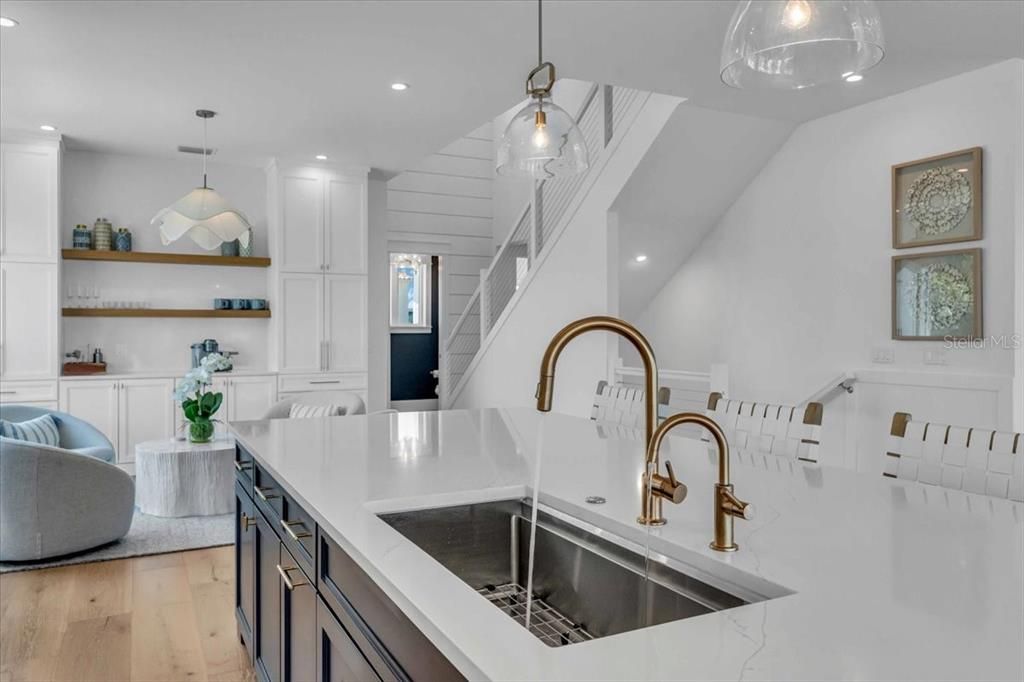 На продажу: $6,375,000 (5 спален, 4 ванн, 3250 Квадратных фут)