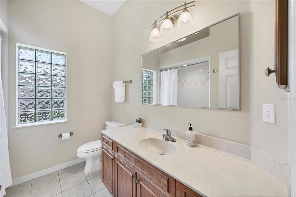 En Renta: $5,500 (3 camas, 2 baños, 2432 Pies cuadrados)