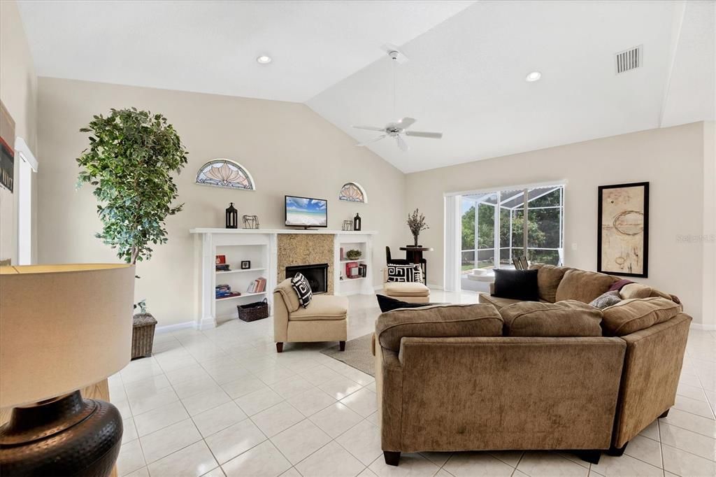 En Renta: $5,500 (3 camas, 2 baños, 2432 Pies cuadrados)